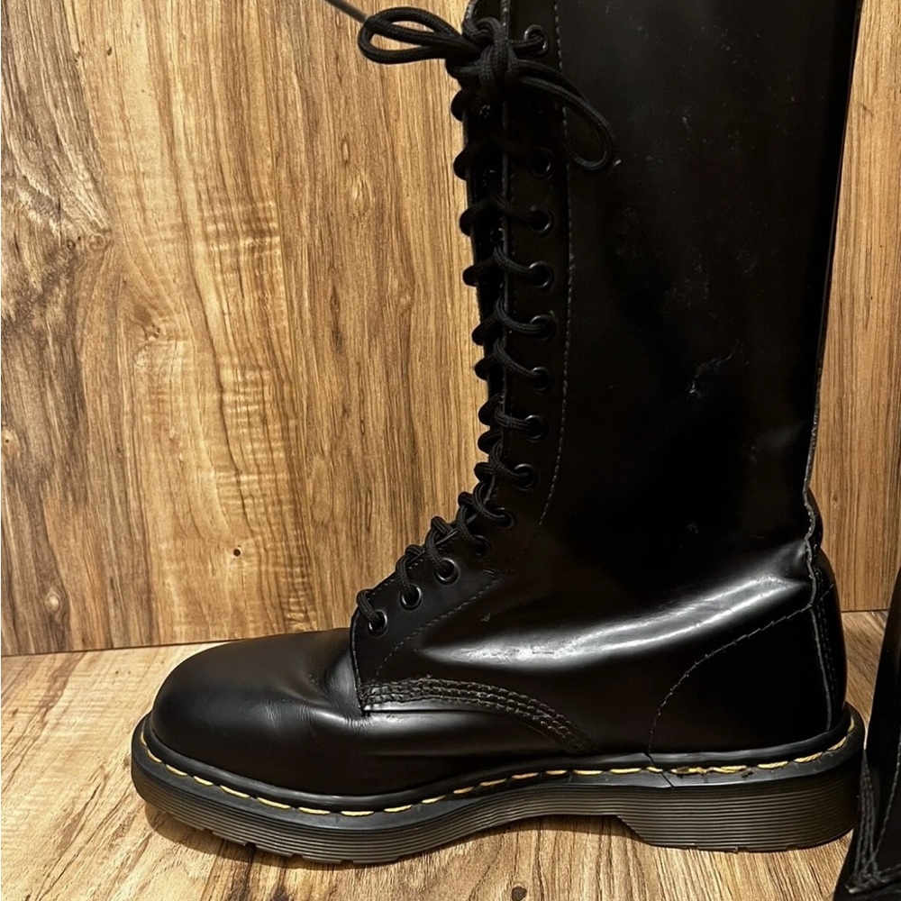 RARE Doc Marten graffiti 14 eye boots UK size 8 - Picture 8 of 11